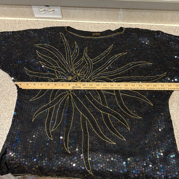 100% pure silk sequined blouses
Excellent condition - Picture 10 of 10